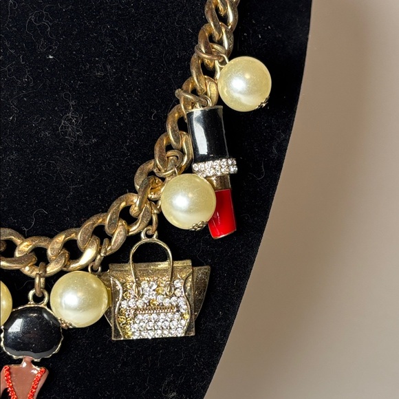 Elegant Gold Tone Chunky  Charm Necklace with Fun Dangle Charms 17” with ext - Picture 3 of 7